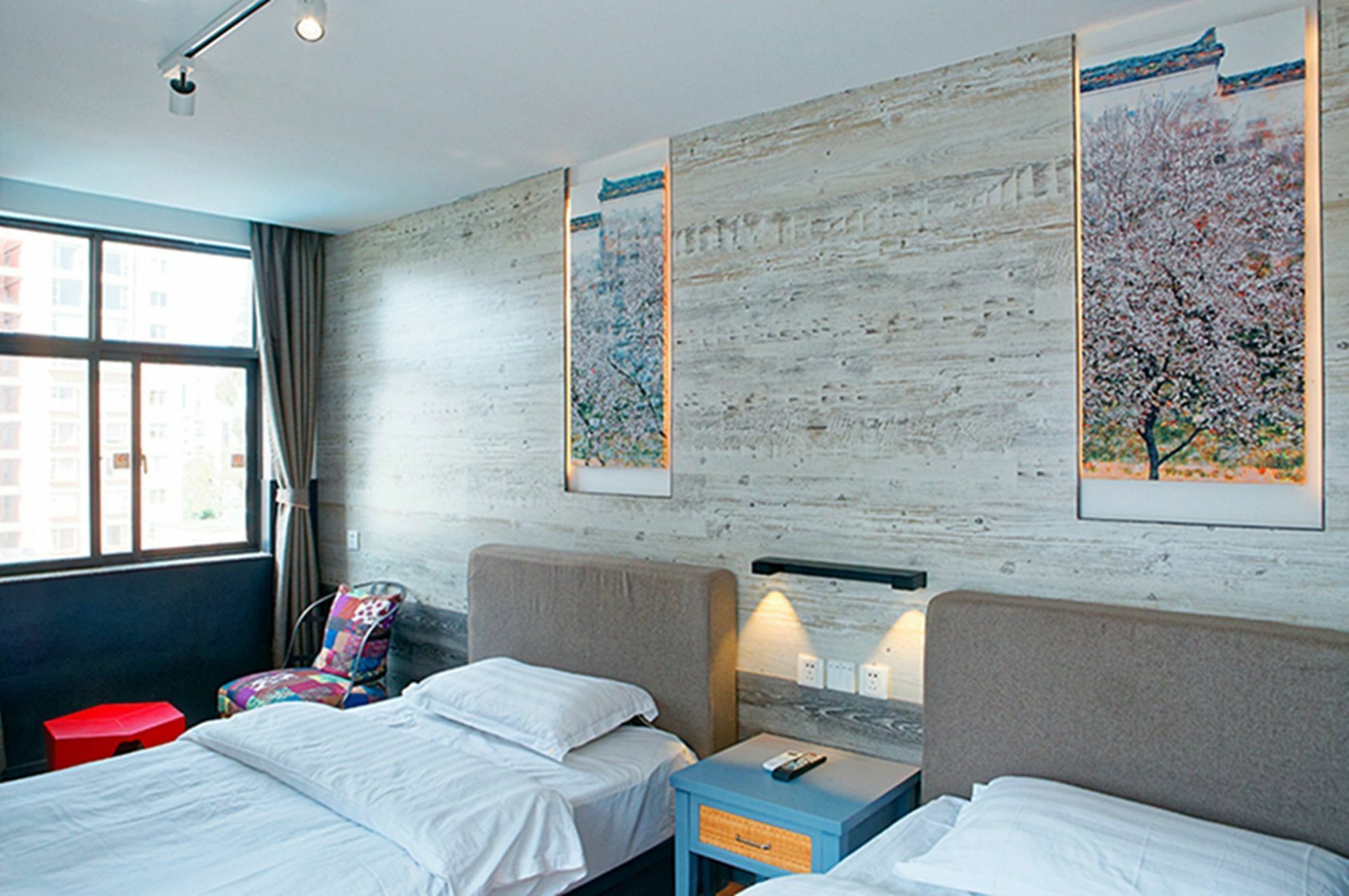 Hostel Upland International Youth ,near The Center ,2 Mins Walk To The Subway, 2 Mins Walk To The Lake, Close To Yuan Tong Temple, Old Street, Yunnan University, Convenient Payment And Visa Cards Are Accepted